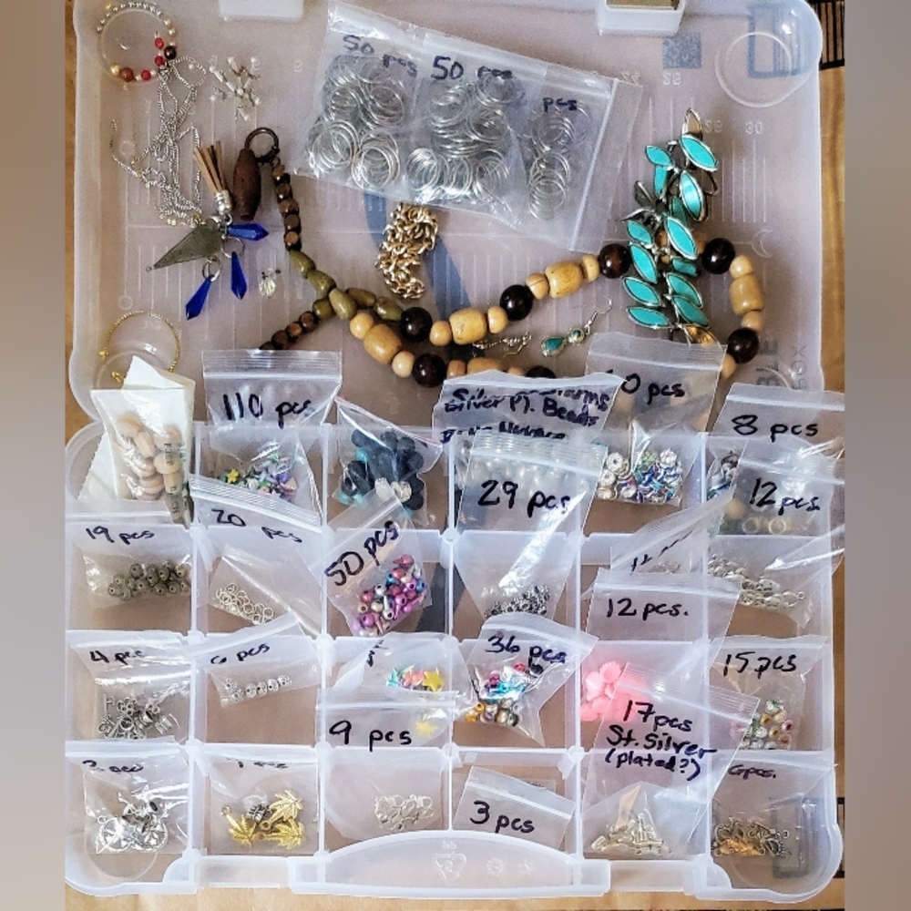 Organizer-24 Slot Adjustable Spots.  W/Crafting & Jewelry Making Items